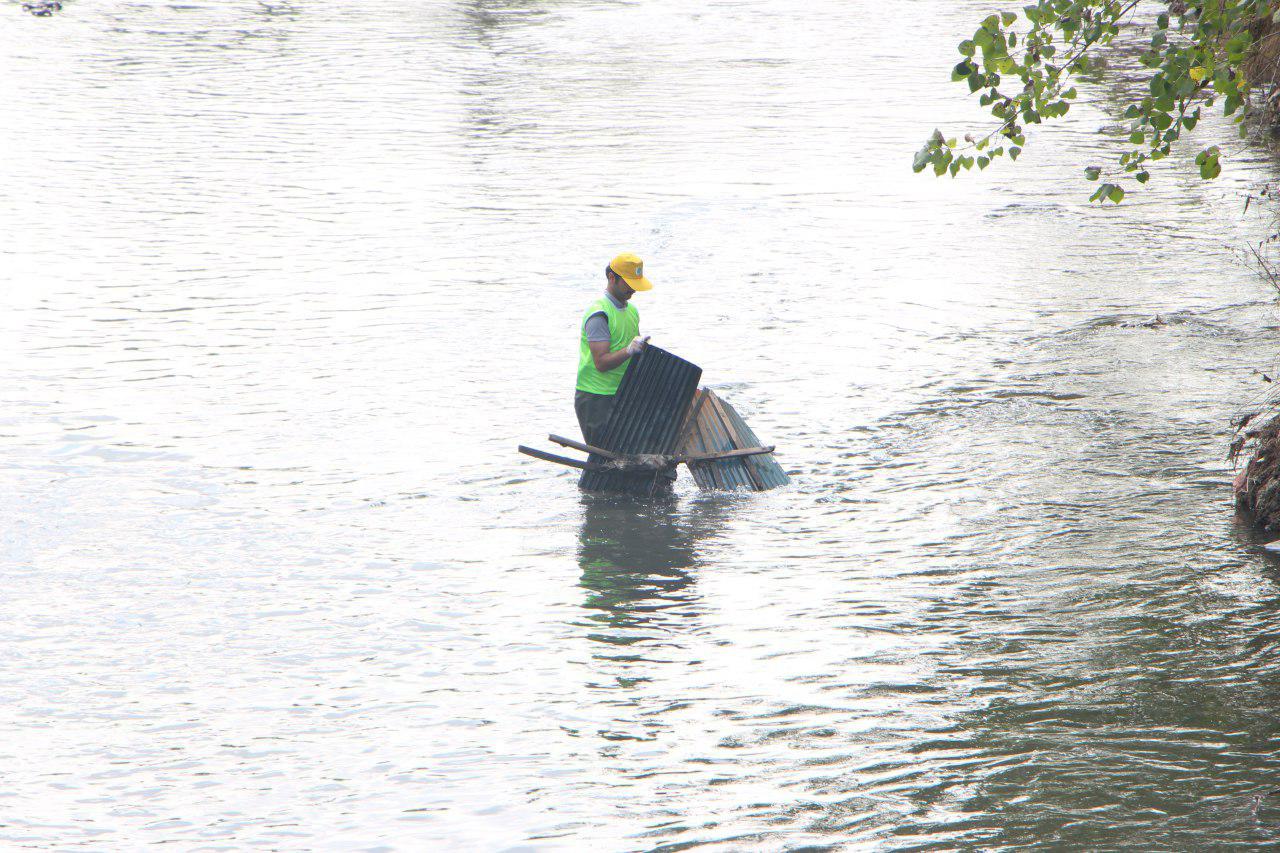 گزارش پاکسازی حاشیه رودخانه گوهر رود در محدوده پل چمارسرا