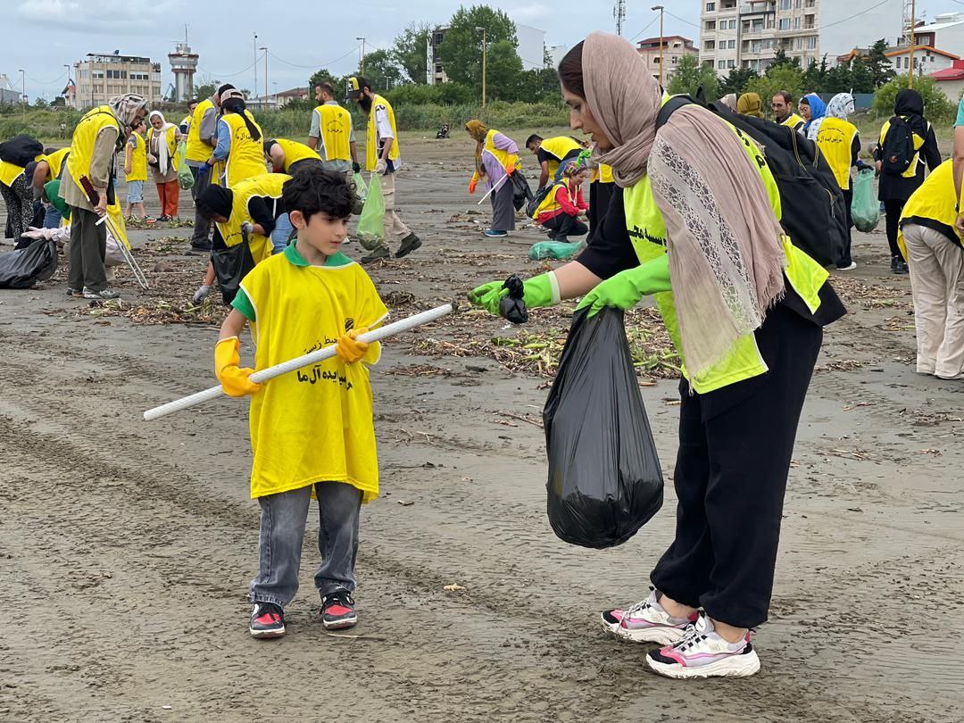 پاکسازی ساحل پاسداران بندرانزلی